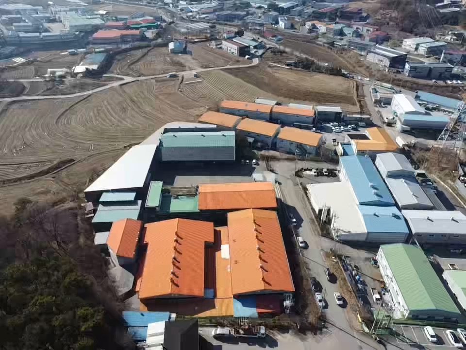 경기 화성만세구 향남읍 백토리 A,C,D,E,F,G동 화성시 향남읍 백토리 1,419평 대형 건물 공장(창고) 매매: 마당 츄레라 회차 가능 매매 매물번호 10154 사진 10